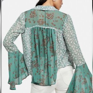 Free People Serena Ditzy Floral Flowy Printed Bell Sleeve Blouse Emerald M